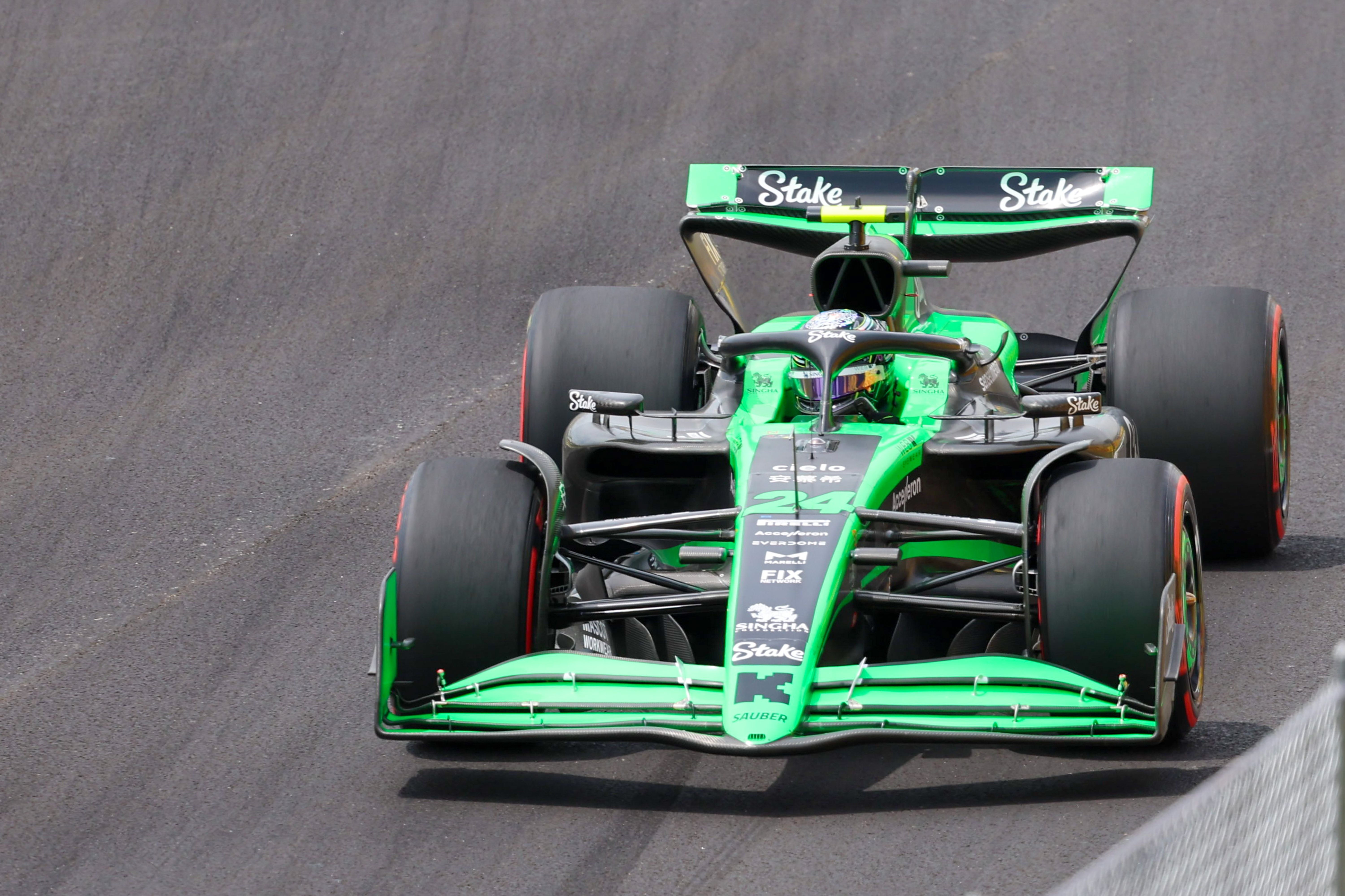 索伯车队翻盘阿斯顿马丁，周冠宇状态火热