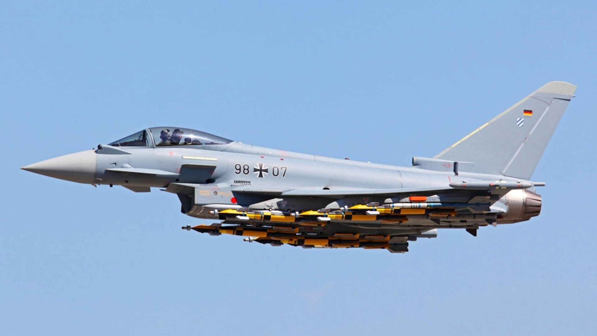 足球之夜，阿劳霍的蜕与几内亚的魂