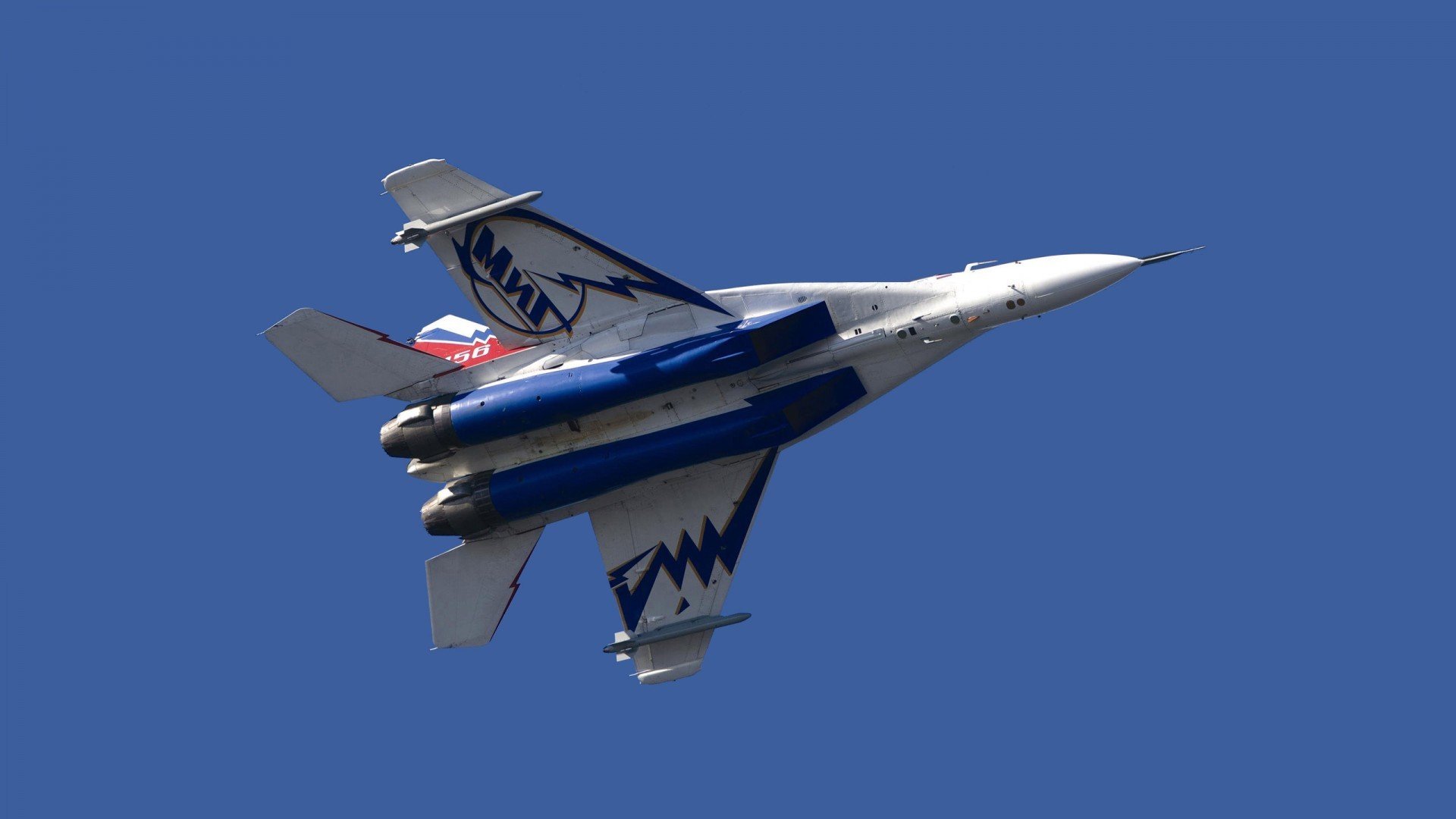 万箭穿心!勇士以三分铁雨强压活塞铁壁防守